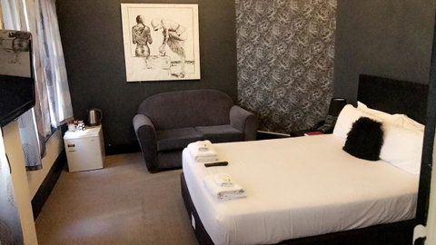 Ambassadors Hotel - Accommodation ACT 38