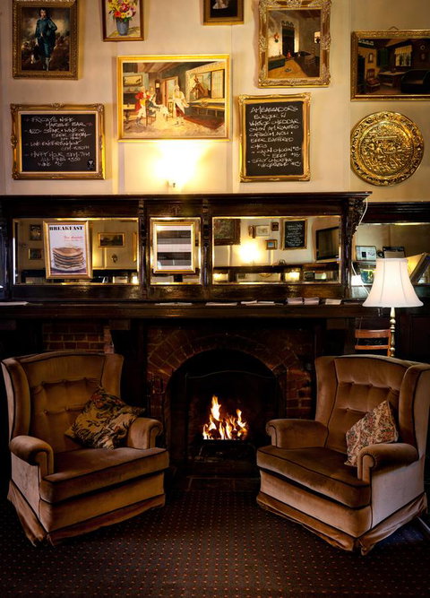 Ambassadors Hotel - Accommodation ACT 22