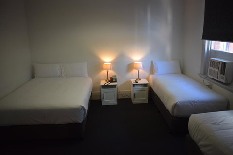 Ambassadors Hotel - Accommodation ACT 15