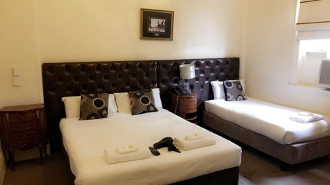 Ambassadors Hotel - Accommodation ACT 30