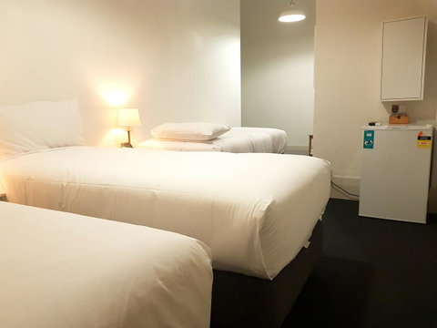 Ambassadors Hotel - Accommodation ACT 5