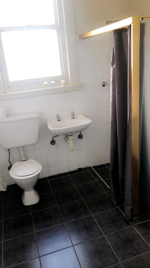 Ambassadors Hotel - Accommodation ACT 25