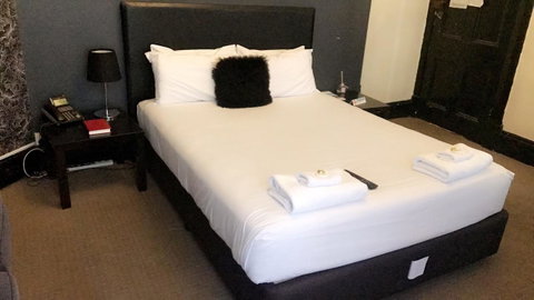 Ambassadors Hotel - Accommodation ACT 39