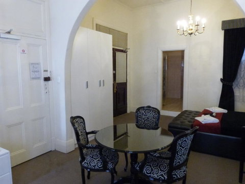 Ambassadors Hotel - Accommodation ACT 44