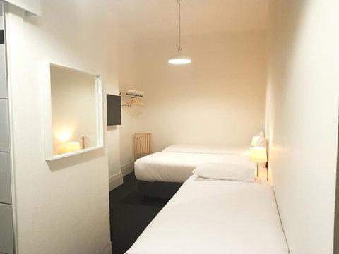 Ambassadors Hotel - Accommodation ACT 3