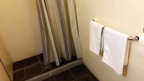 Ambassadors Hotel - Accommodation ACT 32