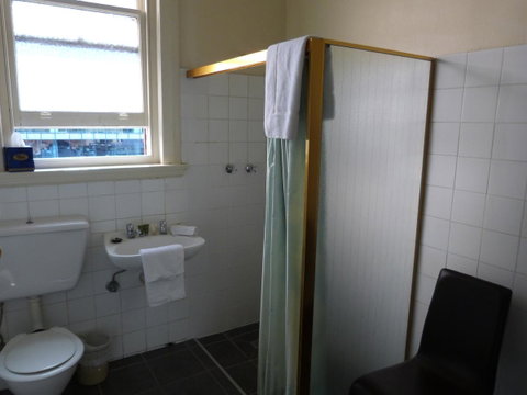 Ambassadors Hotel - Accommodation ACT 14