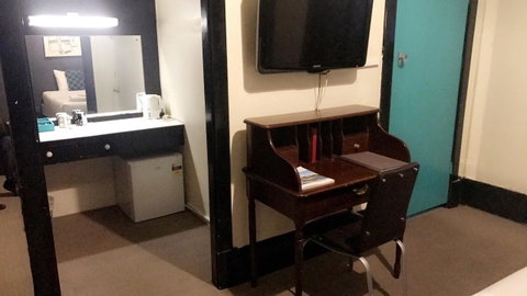 Ambassadors Hotel - Accommodation ACT 35