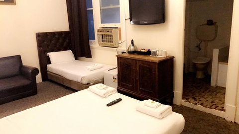 Ambassadors Hotel - Accommodation ACT 24