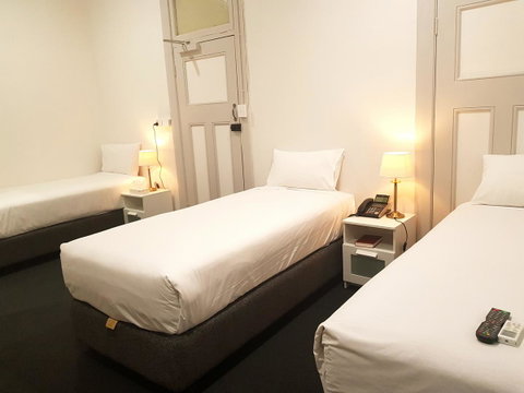 Ambassadors Hotel - Accommodation ACT 7