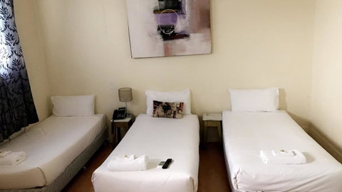 Ambassadors Hotel - Accommodation ACT 43