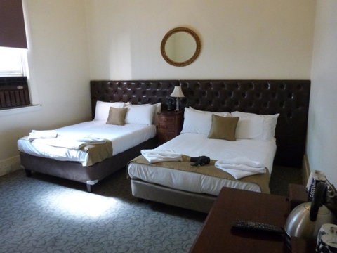 Ambassadors Hotel - Accommodation ACT 13