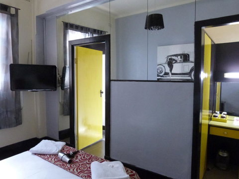 Ambassadors Hotel - Accommodation ACT 12