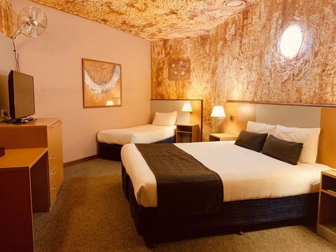 Desert Cave Hotel - Accommodation ACT 23