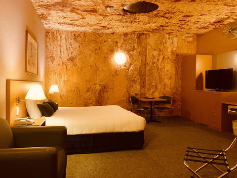Desert Cave Hotel - Accommodation ACT 18