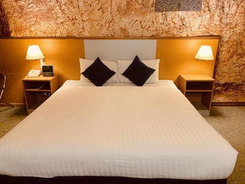 Desert Cave Hotel - Accommodation ACT 1