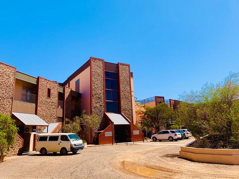 Desert Cave Hotel - Accommodation ACT 28