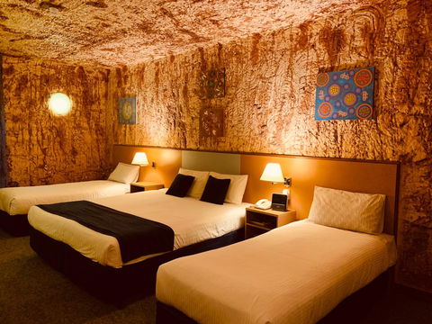 Desert Cave Hotel - Accommodation ACT 33