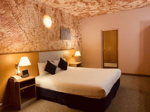 Desert Cave Hotel - Accommodation ACT 4