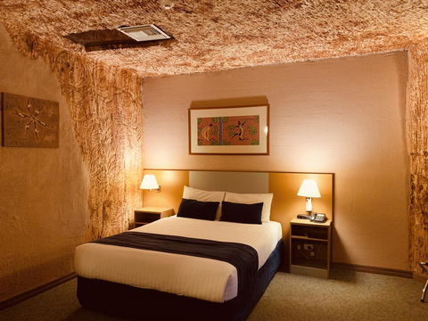 Desert Cave Hotel - Accommodation ACT 12