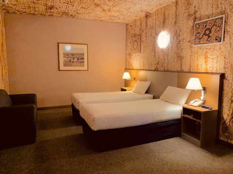 Desert Cave Hotel - Accommodation ACT 7