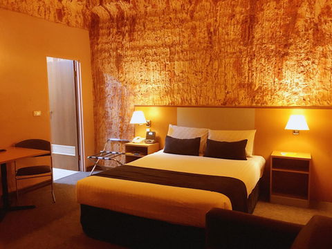 Desert Cave Hotel - Accommodation ACT 40