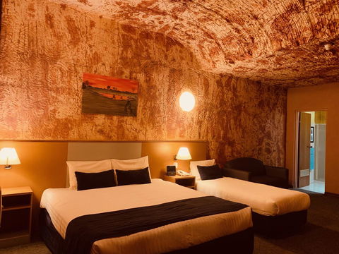 Desert Cave Hotel - Accommodation ACT 25