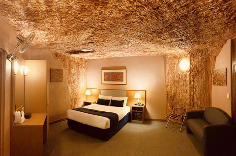 Desert Cave Hotel - Accommodation ACT 11