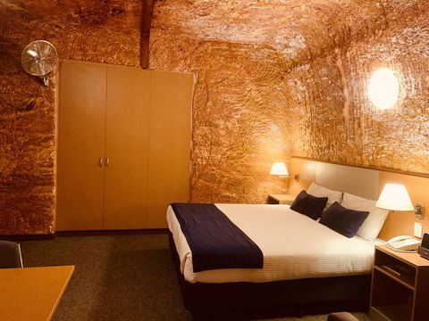Desert Cave Hotel - Accommodation ACT 14