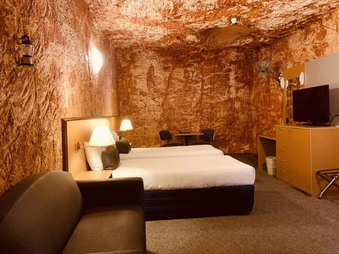 Desert Cave Hotel - Accommodation ACT 16