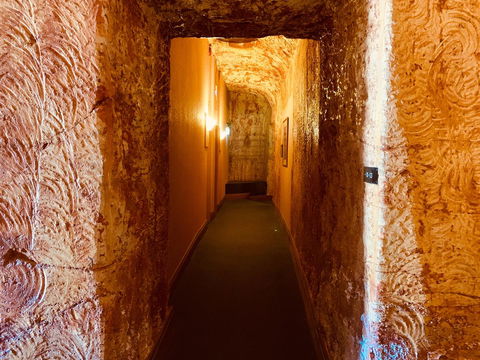 Desert Cave Hotel - Accommodation ACT 27