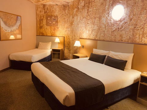 Desert Cave Hotel - Accommodation ACT 24