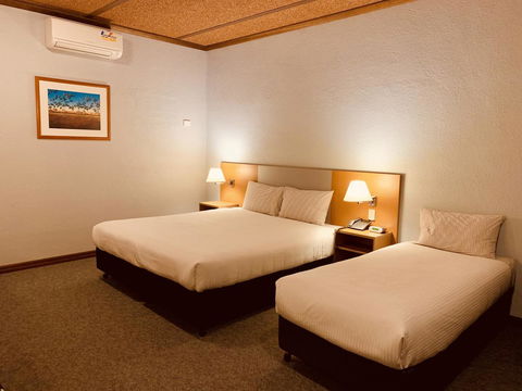 Desert Cave Hotel - Accommodation ACT 22