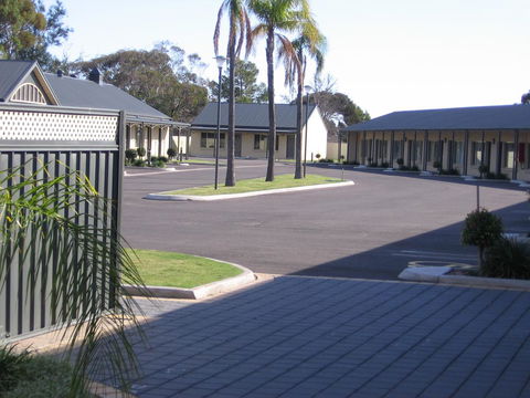 Sundowner Motel Hotel - Accommodation ACT 1