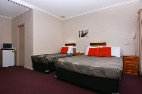 Motel Poinsettia - Accommodation ACT 4