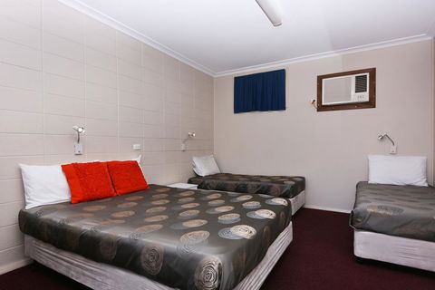 Motel Poinsettia - Accommodation ACT 20
