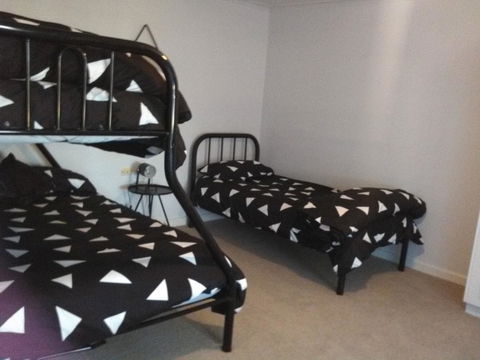 Hilltop Escape - Accommodation ACT 15