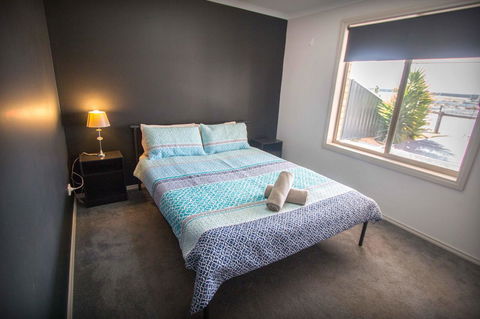 Waterfront On Jefferson, At Wellington Marina, SA - Accommodation ACT 13