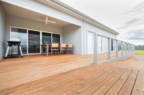 Wellington Lake Retreat - Accommodation ACT 8