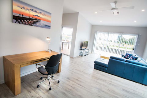 Wellington Lake Retreat - Accommodation ACT 7