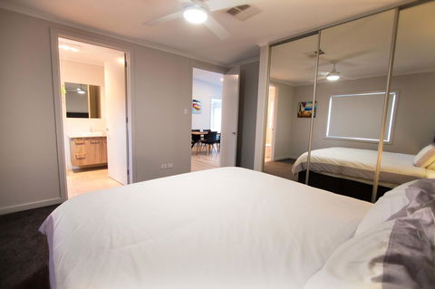 Wellington Lake Retreat - Accommodation ACT 12