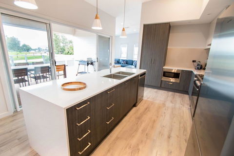 Wellington Lake Retreat - Accommodation ACT 3