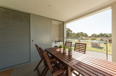 Yaran Suites - Accommodation ACT 36