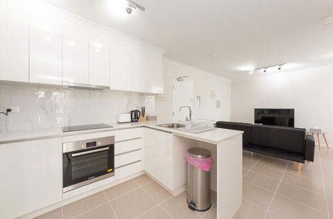 Yaran Suites - Accommodation ACT 27
