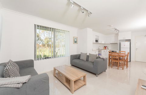 Yaran Suites - Accommodation ACT 1
