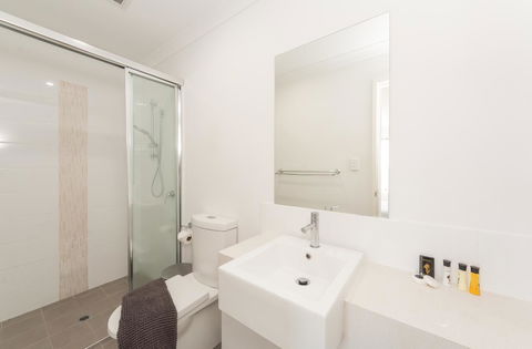 Yaran Suites - Accommodation ACT 33