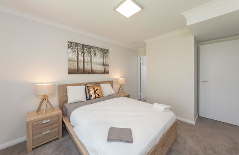 Yaran Suites - Accommodation ACT 11