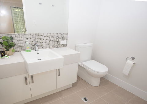 Yaran Suites - Accommodation ACT 7