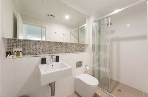 Yaran Suites - Accommodation ACT 22