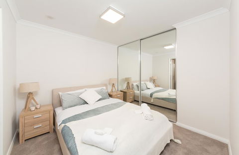 Yaran Suites - Accommodation ACT 44